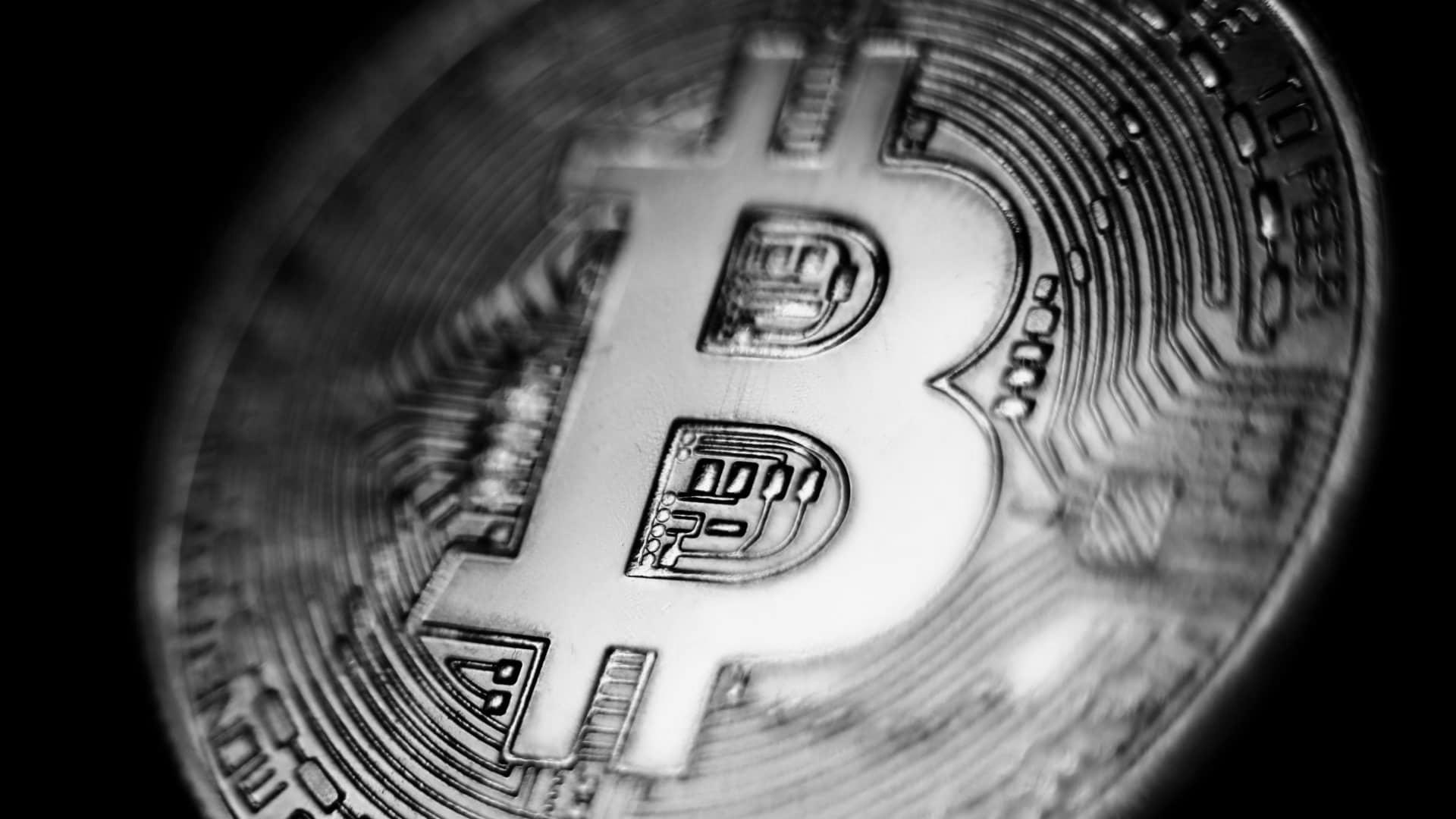 Bitcoin drops to hit lowest stage since July after stock sell-off