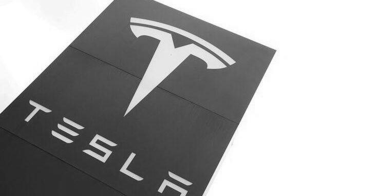 Tesla loses bid {to move|to maneuver} sexual harassment lawsuit to arbitration
