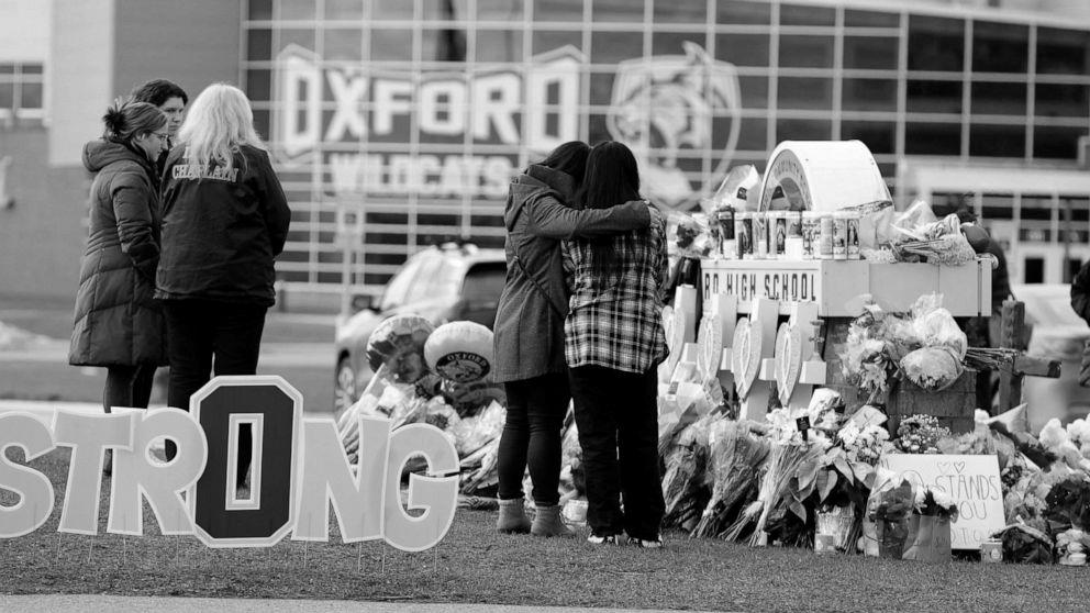 Victims, parents of Oxford school taking pictures victims sue school employees